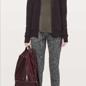 Lululemon on the fly size 12